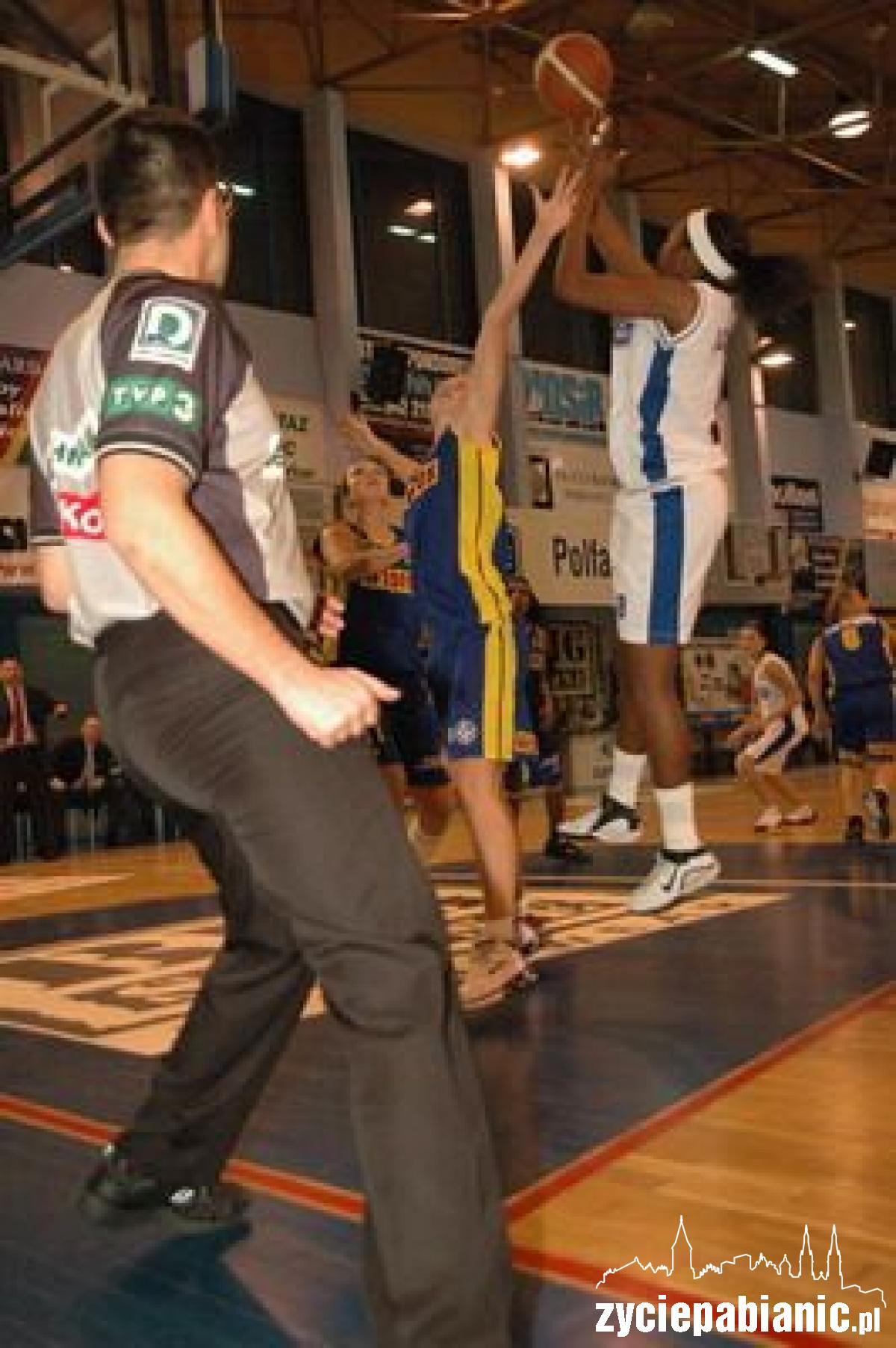 Polfa - Lotos Gdynia 57:64 (17:13; 19:21; 14:10; 7:20) - fotoreportaż z meczu