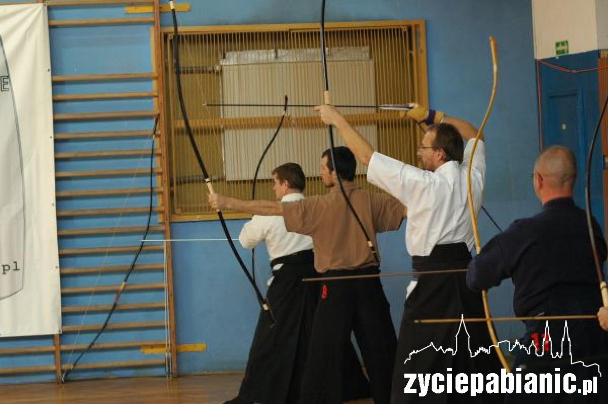 Podążają drogą łuku kyudo