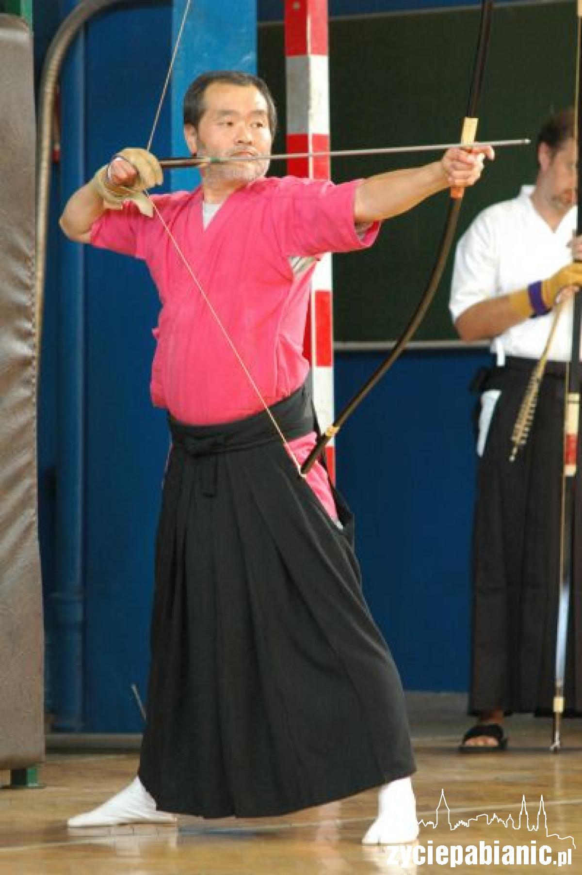 Podążają drogą łuku kyudo