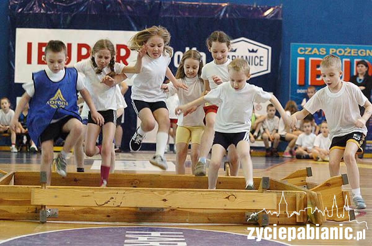 Dzieciaki w sztafecie