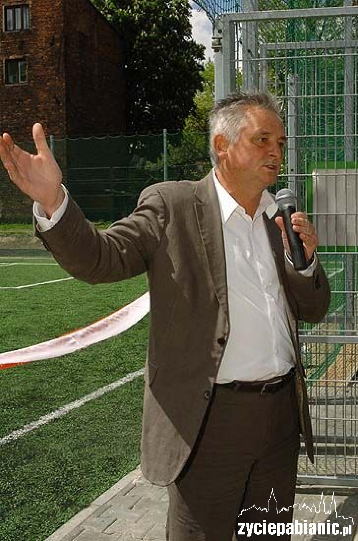Minister otworzył boisko