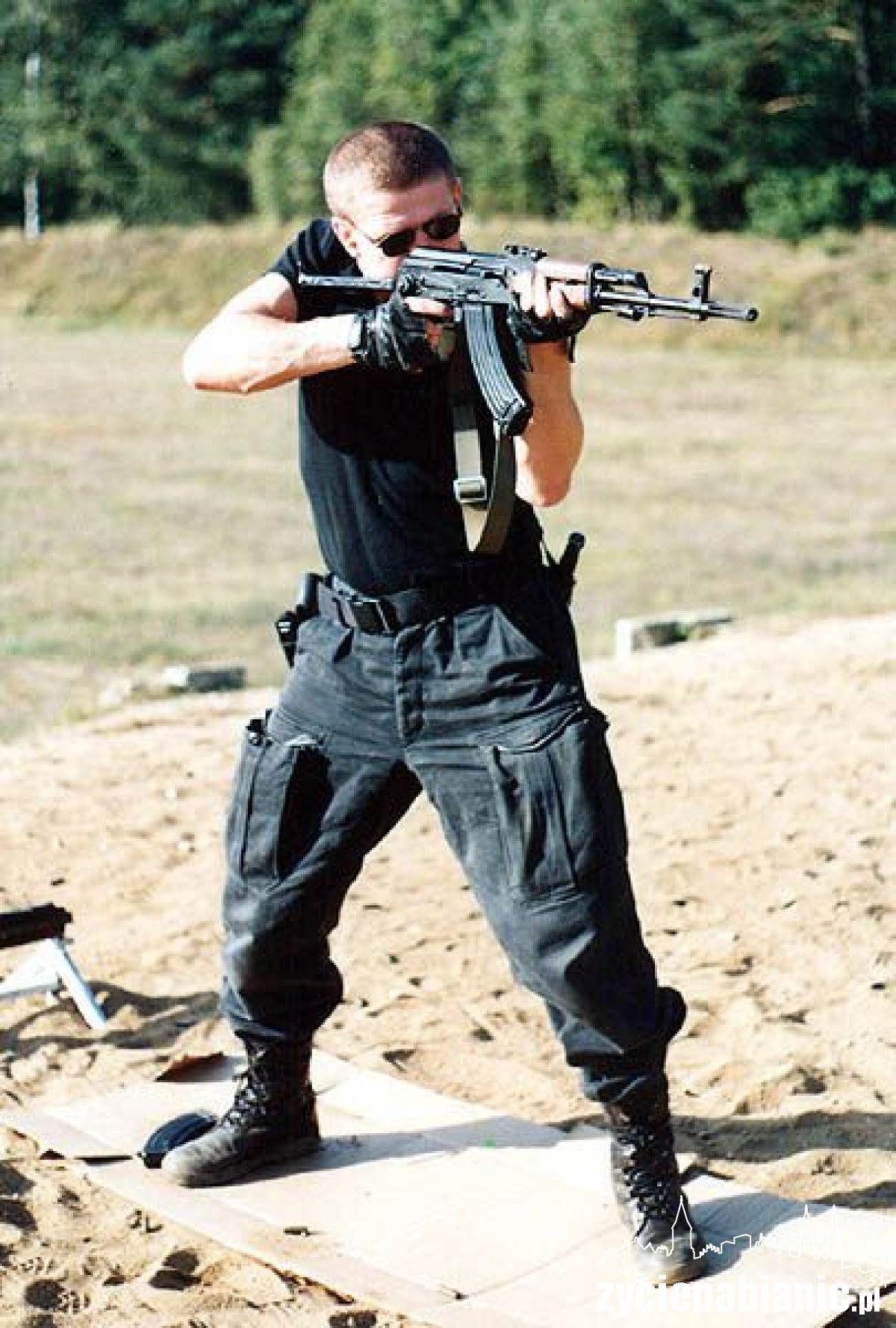 Komendant jak James Bond