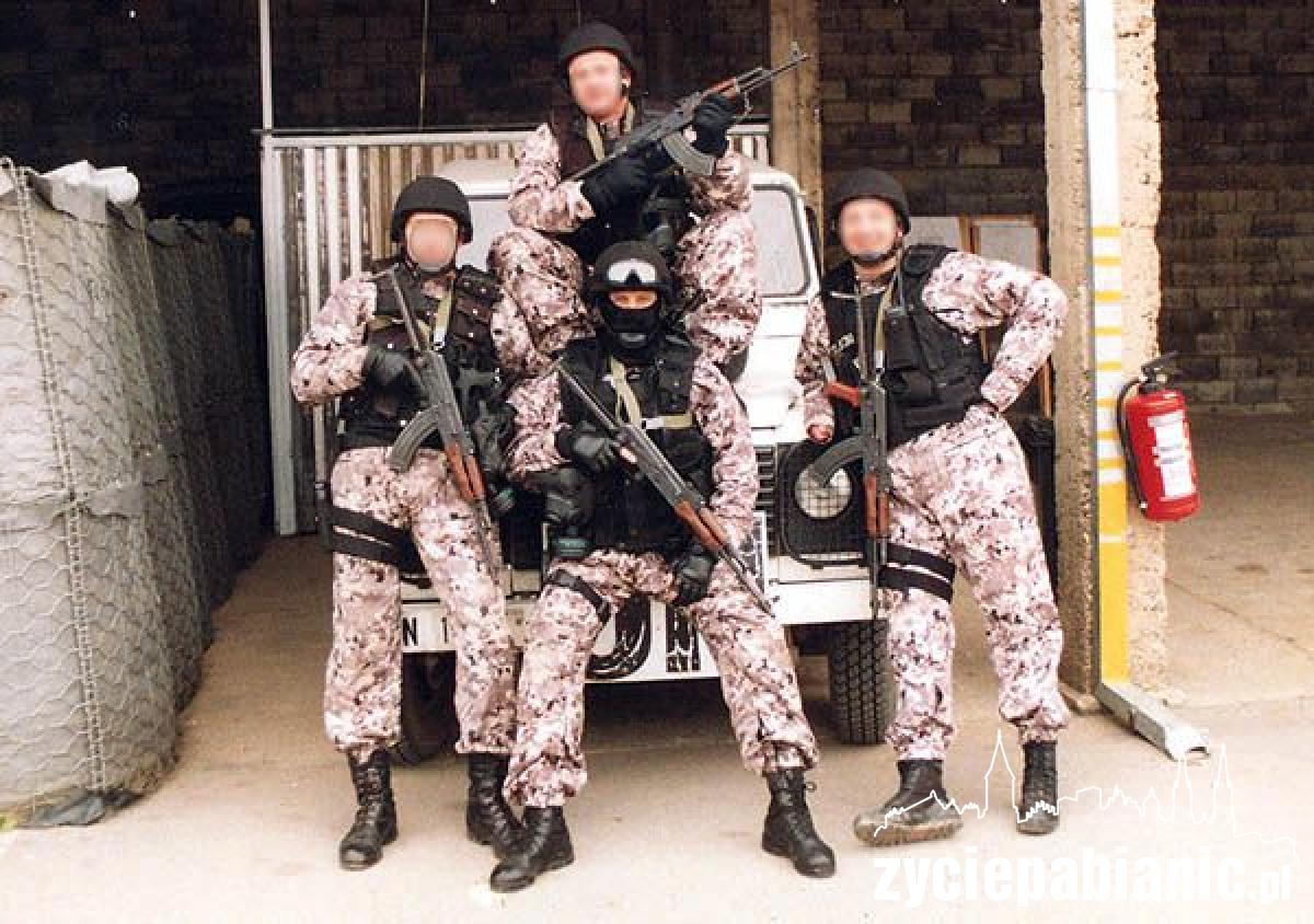 Komendant jak James Bond