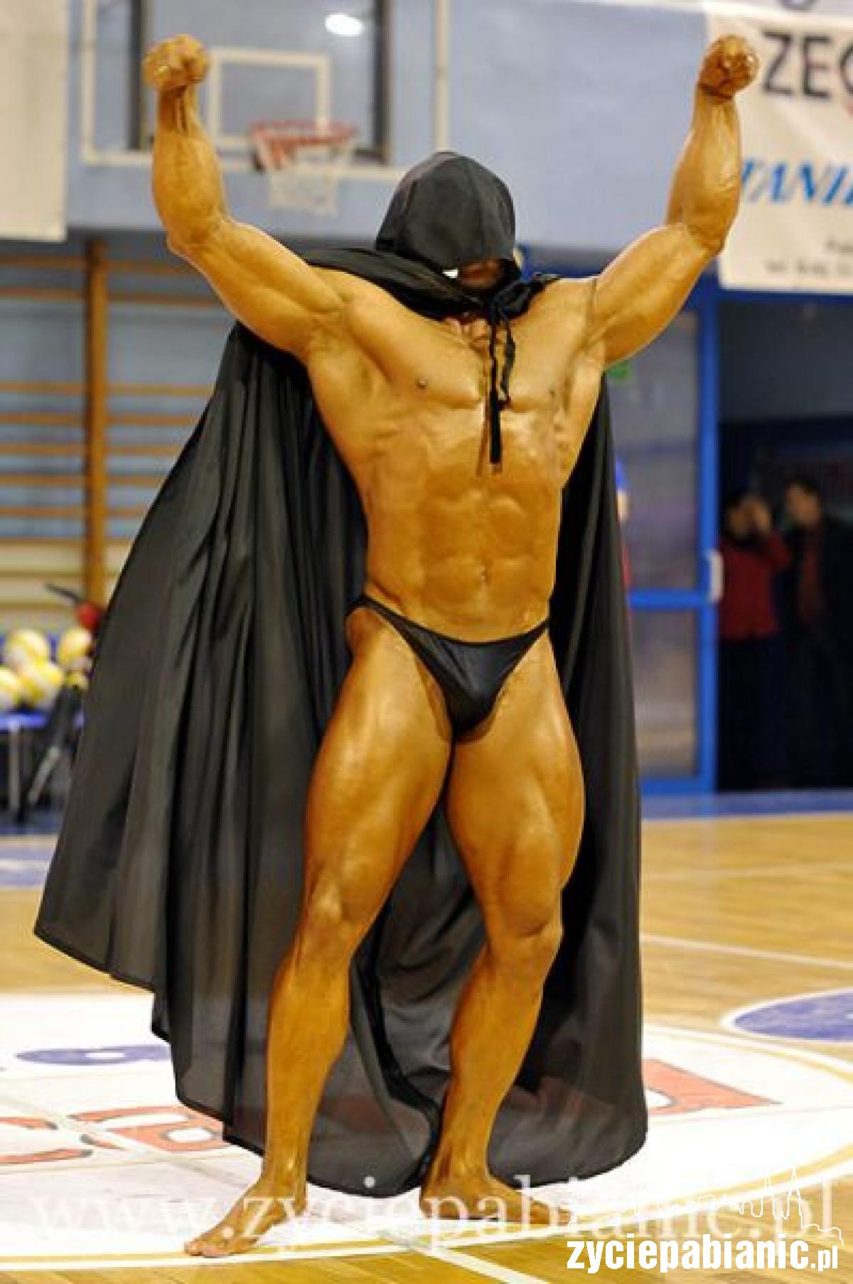 Mariusz pokazał mięśnie