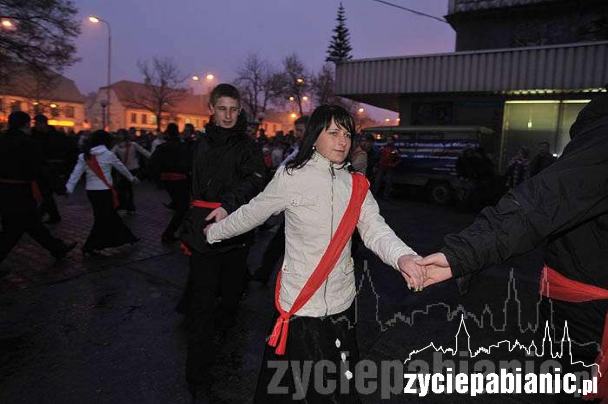 Tańczyli przed ratuszem