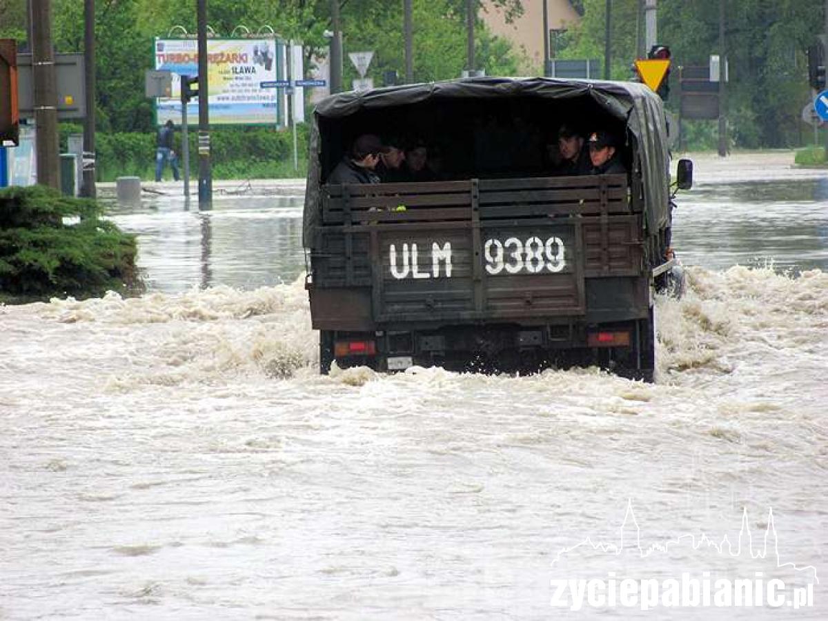 Nasi strażacy bronili wału w Krakowie
