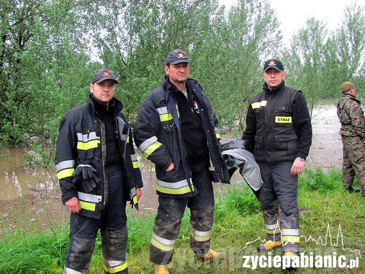 Nasi strażacy bronili wału w Krakowie