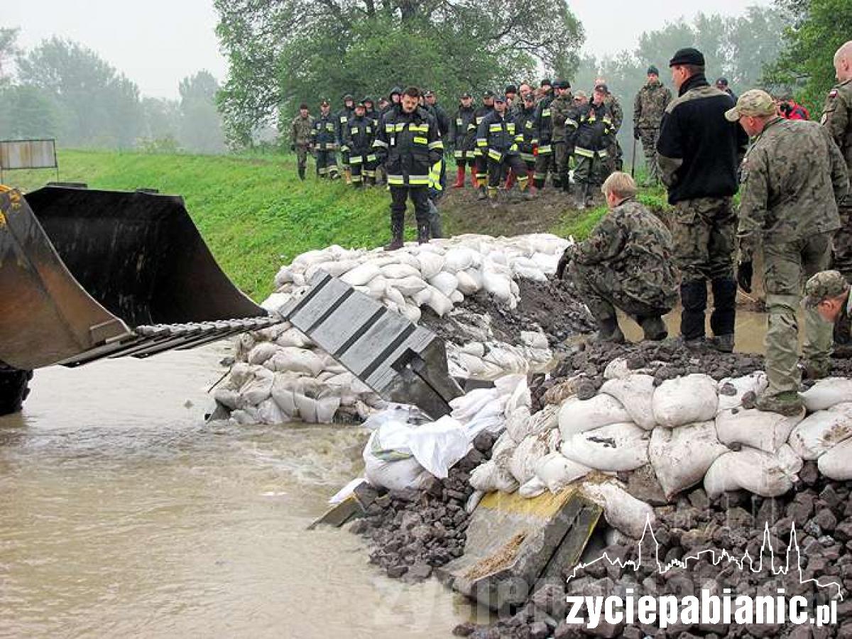 Nasi strażacy bronili wału w Krakowie