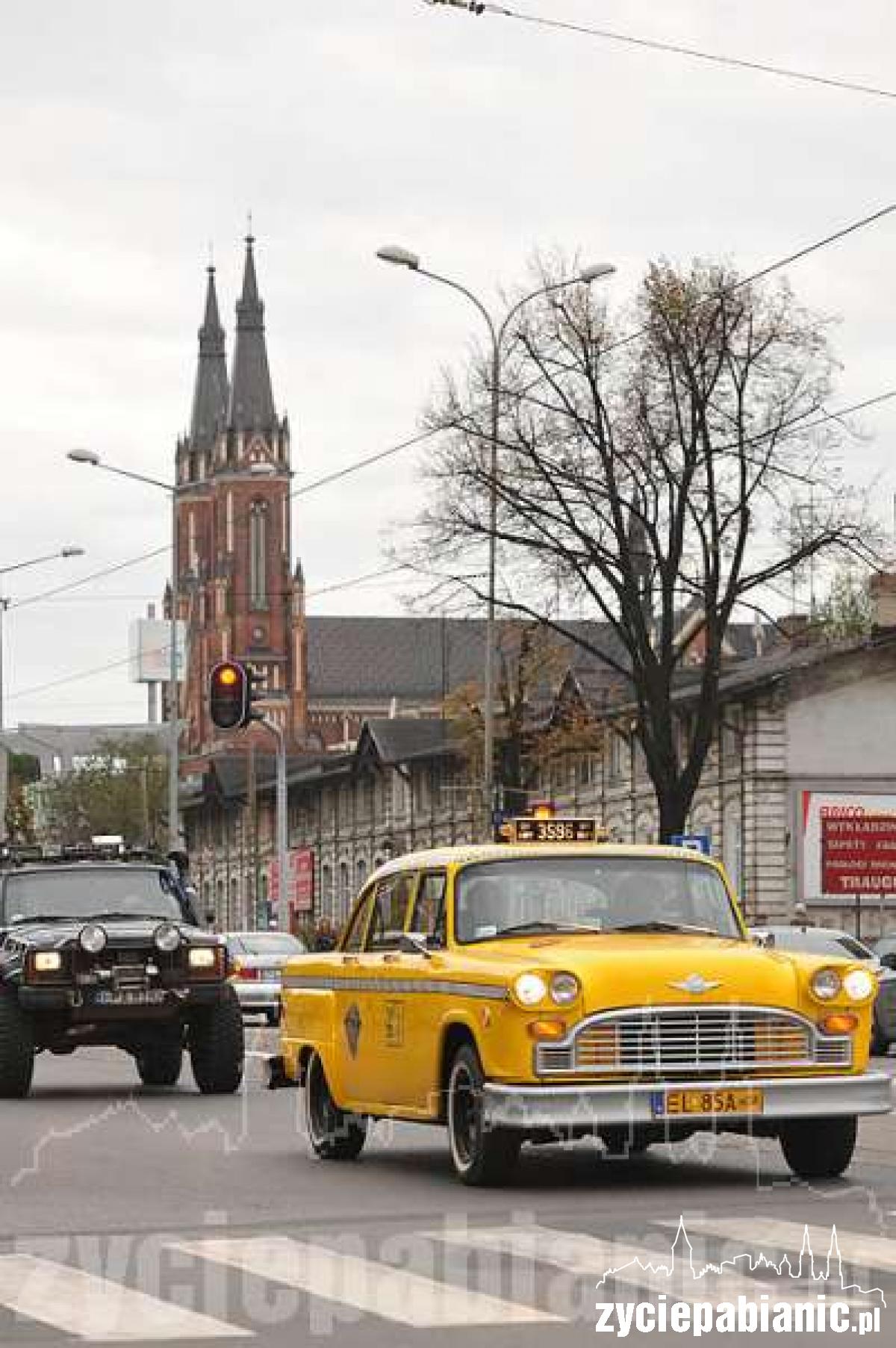 Żółta taksówka na Zamkowej