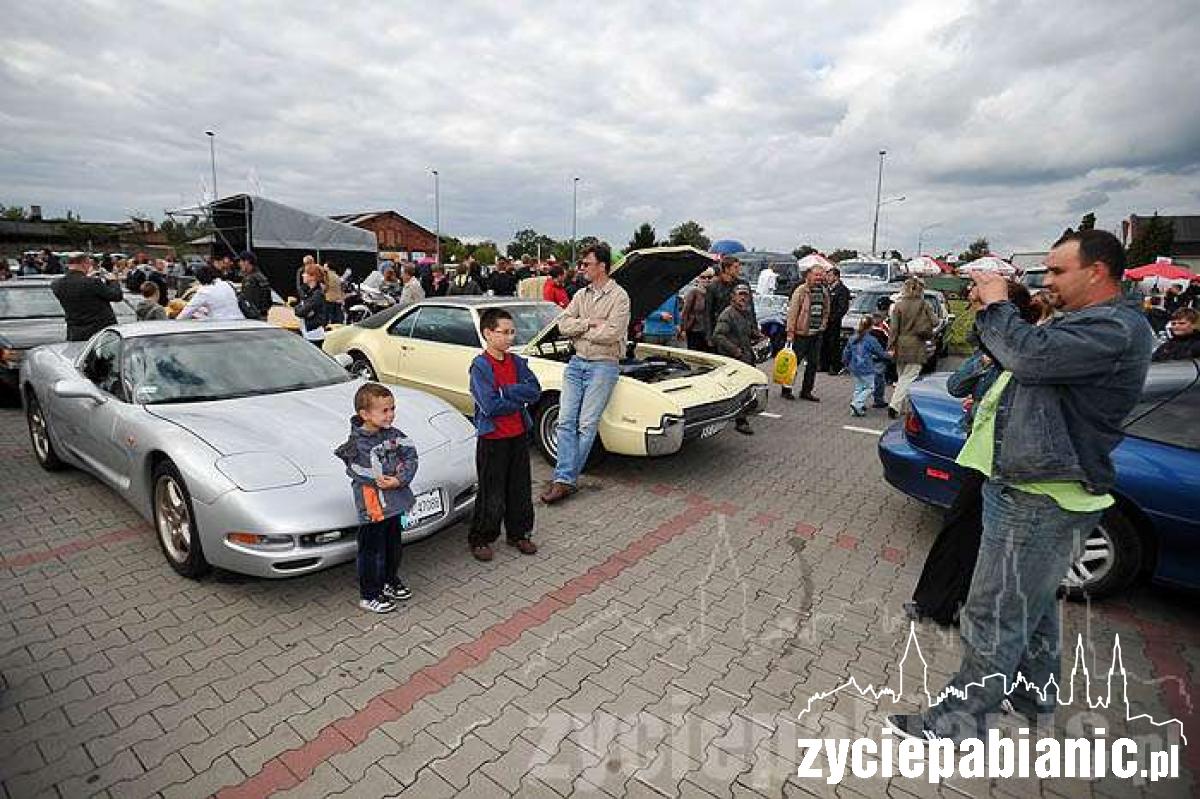 Żółta taksówka na Zamkowej