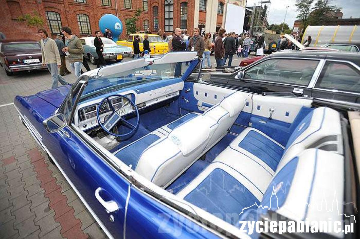 Żółta taksówka na Zamkowej