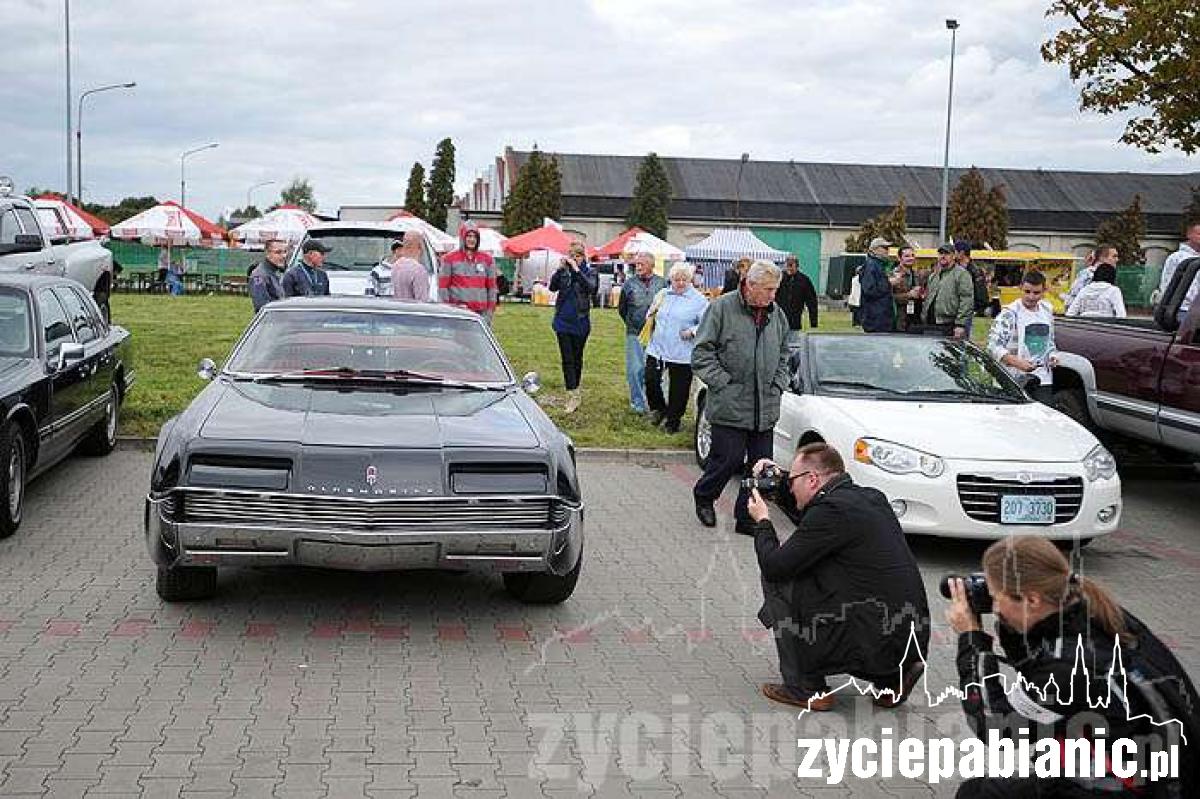 Żółta taksówka na Zamkowej