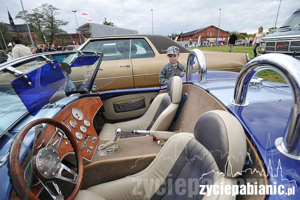 Żółta taksówka na Zamkowej