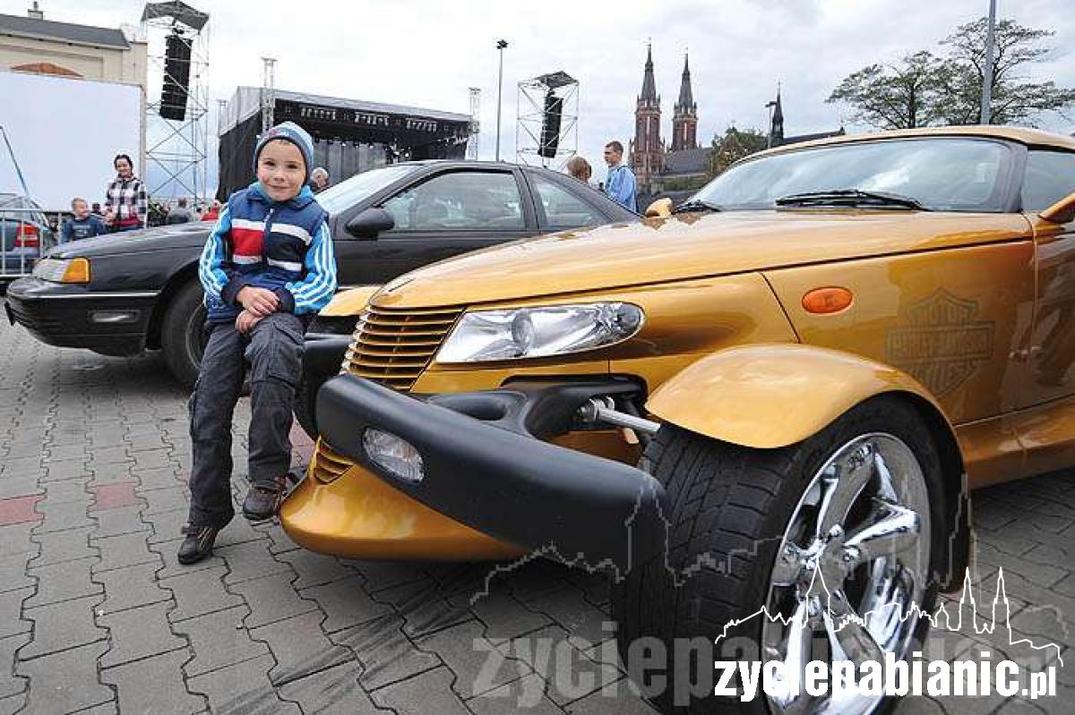 Żółta taksówka na Zamkowej