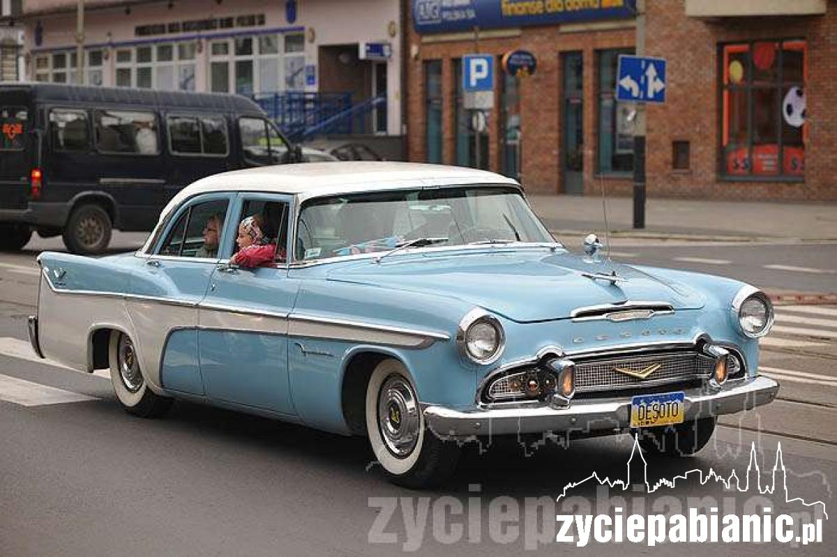 Żółta taksówka na Zamkowej