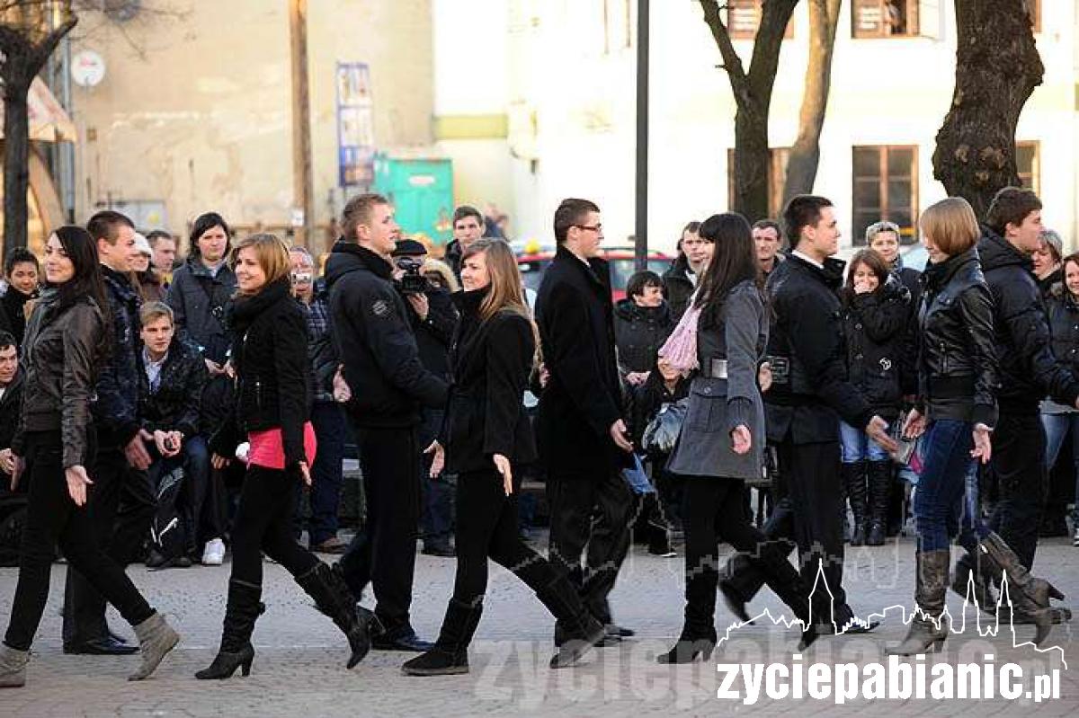 Tańczyli przed ratuszem