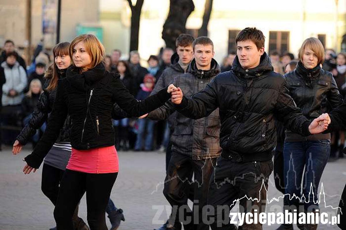 Tańczyli przed ratuszem