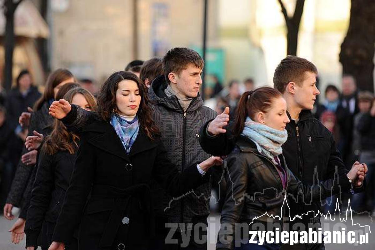 Tańczyli przed ratuszem