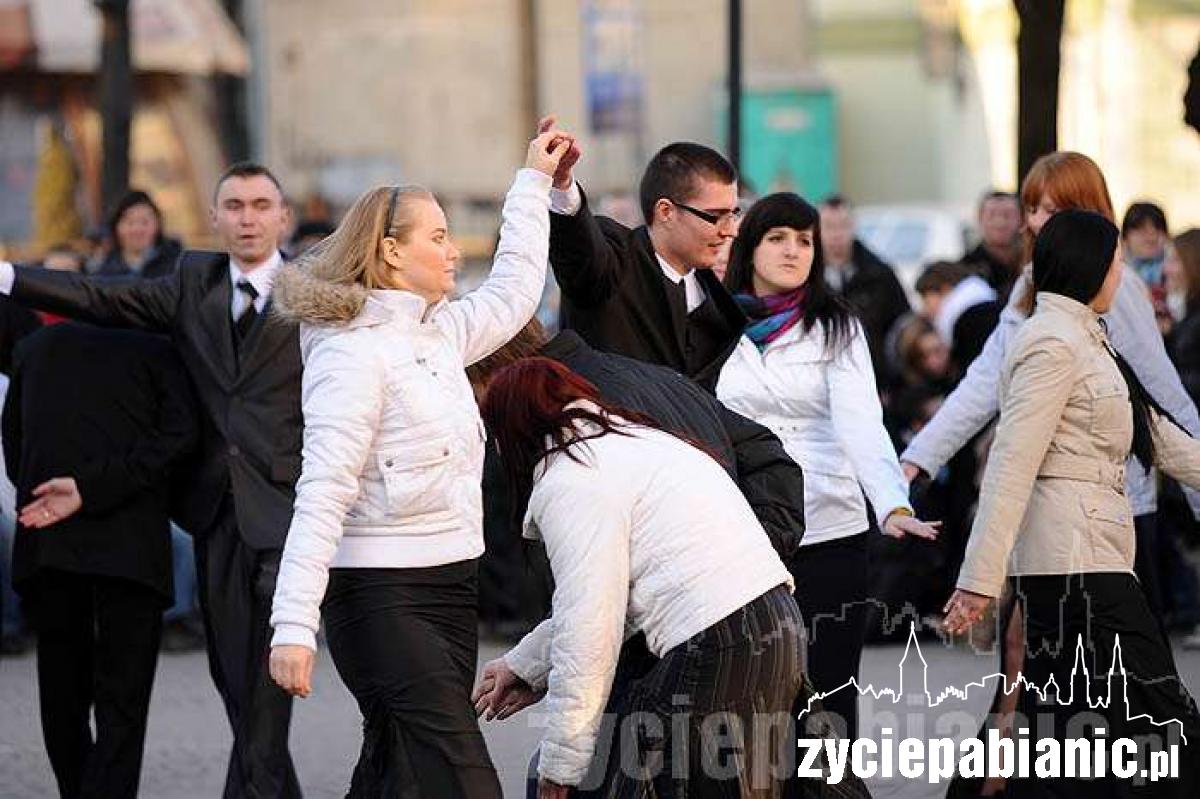 Tańczyli przed ratuszem