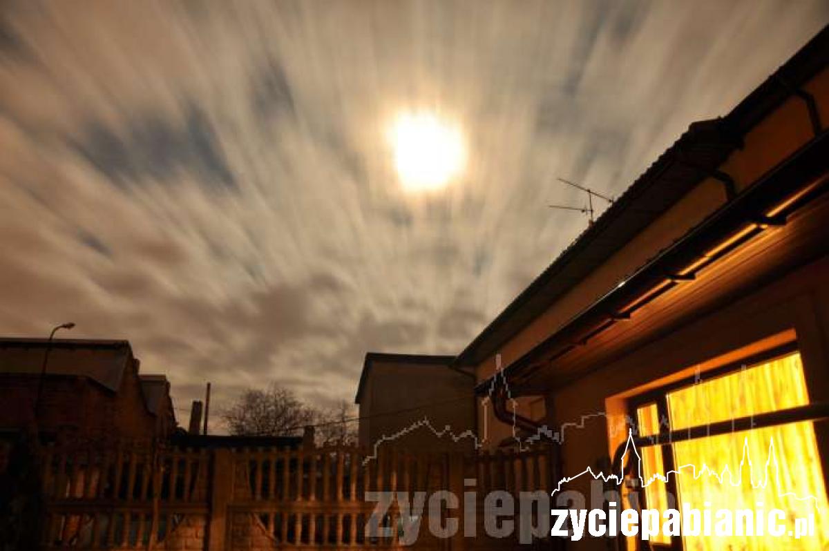 Księżyc nad Pabianicami