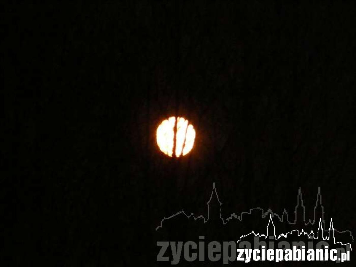 Księżyc nad Pabianicami