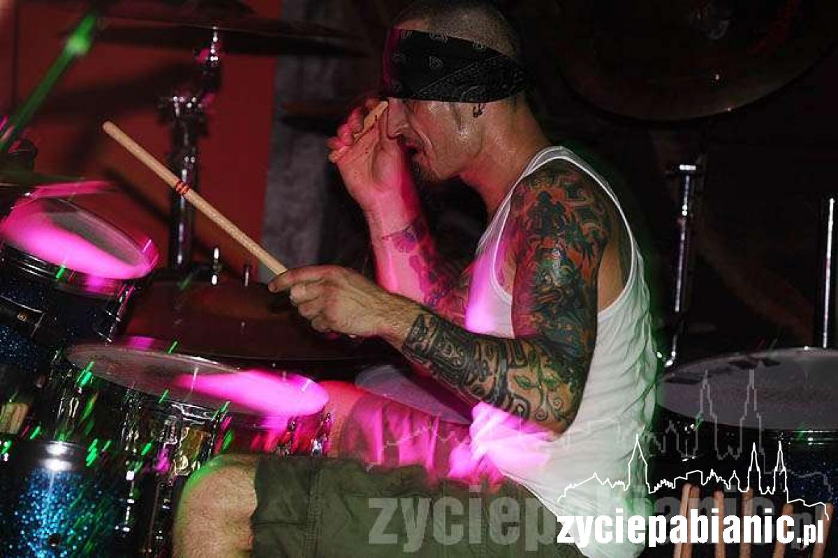 Ślimak śpiewał, Titus grał na bębnach