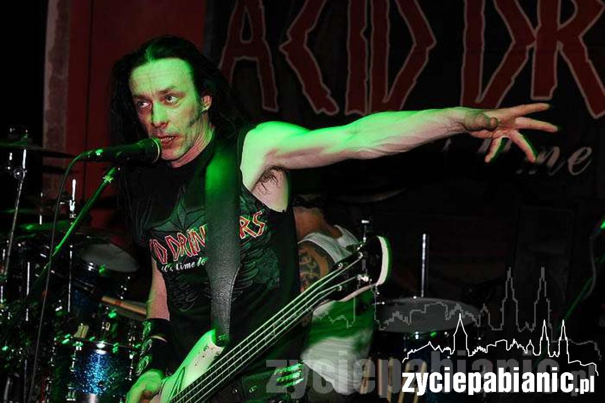 Ślimak śpiewał, Titus grał na bębnach