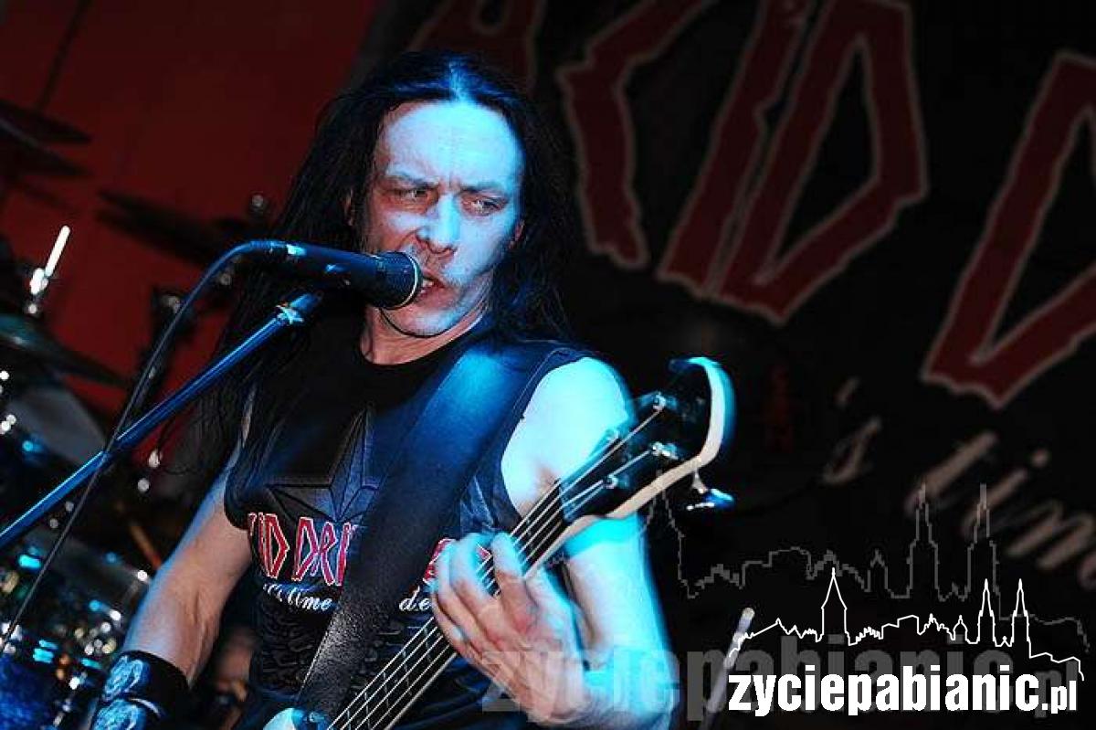 Ślimak śpiewał, Titus grał na bębnach