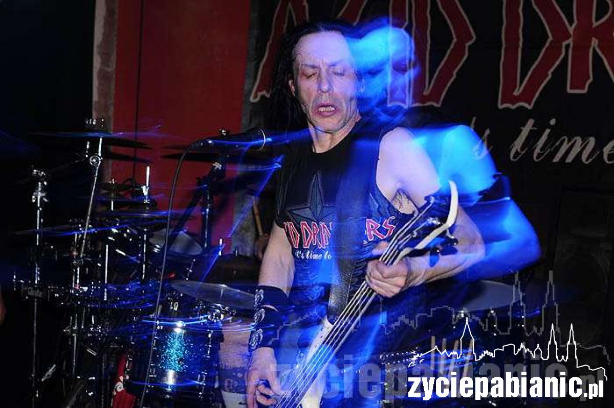 Ślimak śpiewał, Titus grał na bębnach