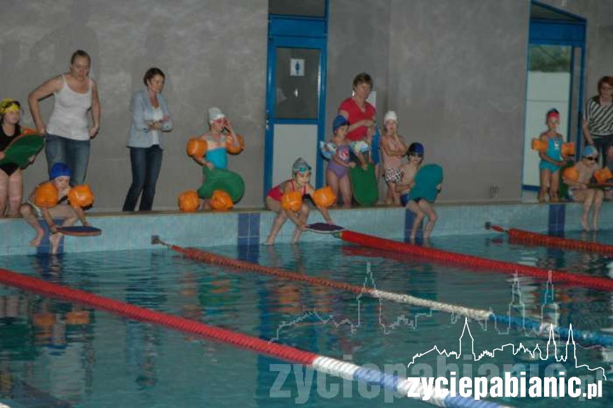 Przedszkolak potrafi pływać