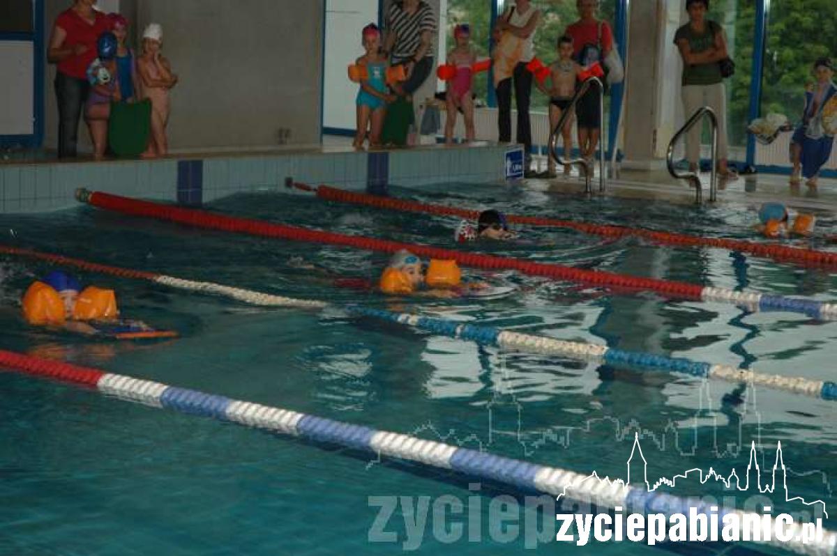 Przedszkolak potrafi pływać