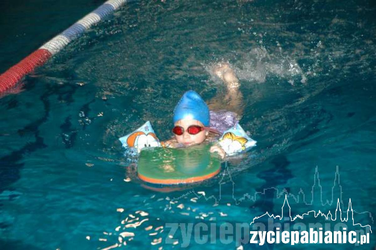 Przedszkolak potrafi pływać