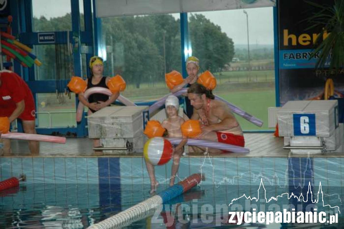 Przedszkolak potrafi pływać