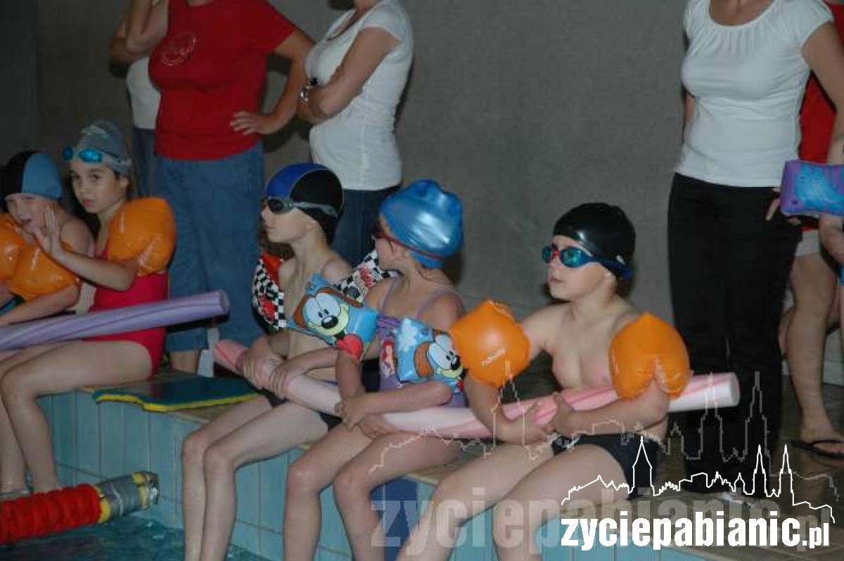 Przedszkolak potrafi pływać