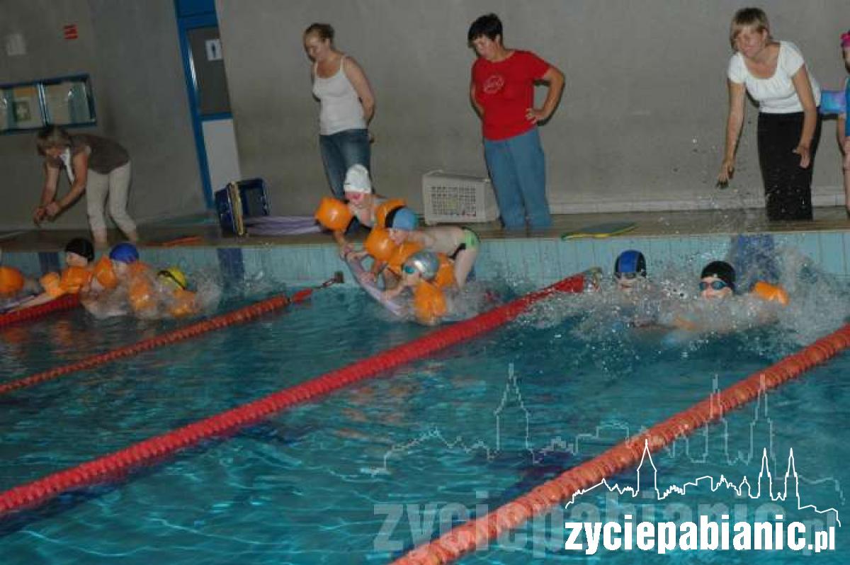 Przedszkolak potrafi pływać