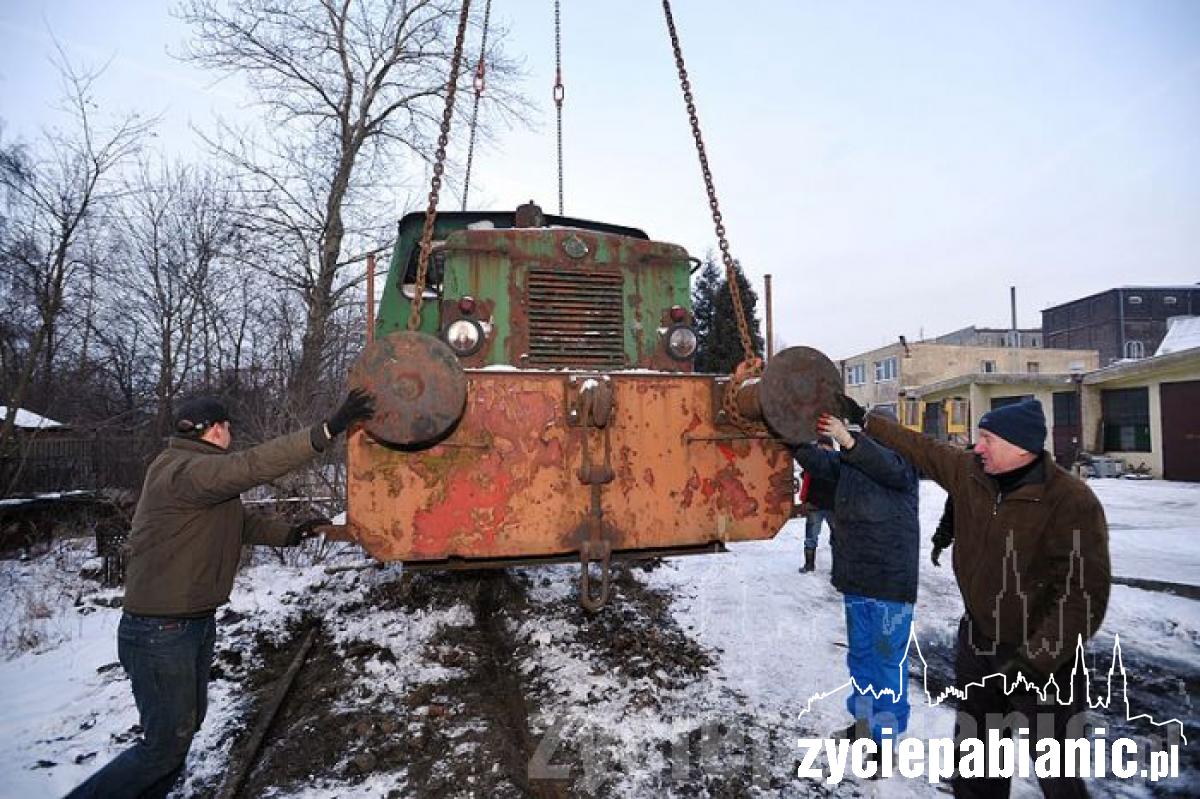 Ruszyli starą lokomotywę