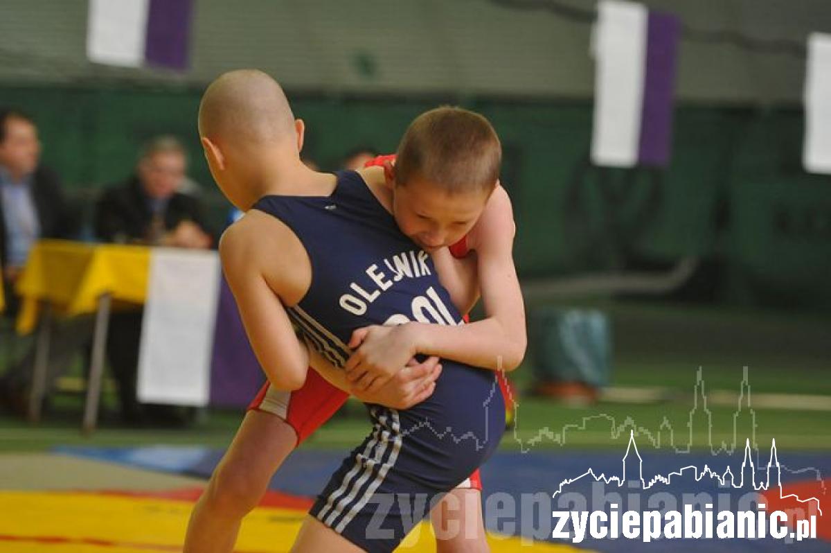 Młodzi zapaśnicy w akcji