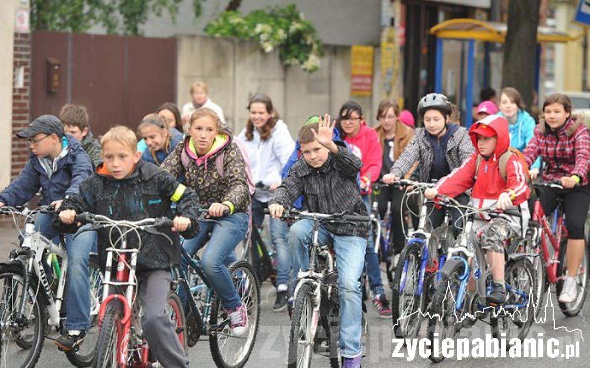 600 rowerzystów w peletonie