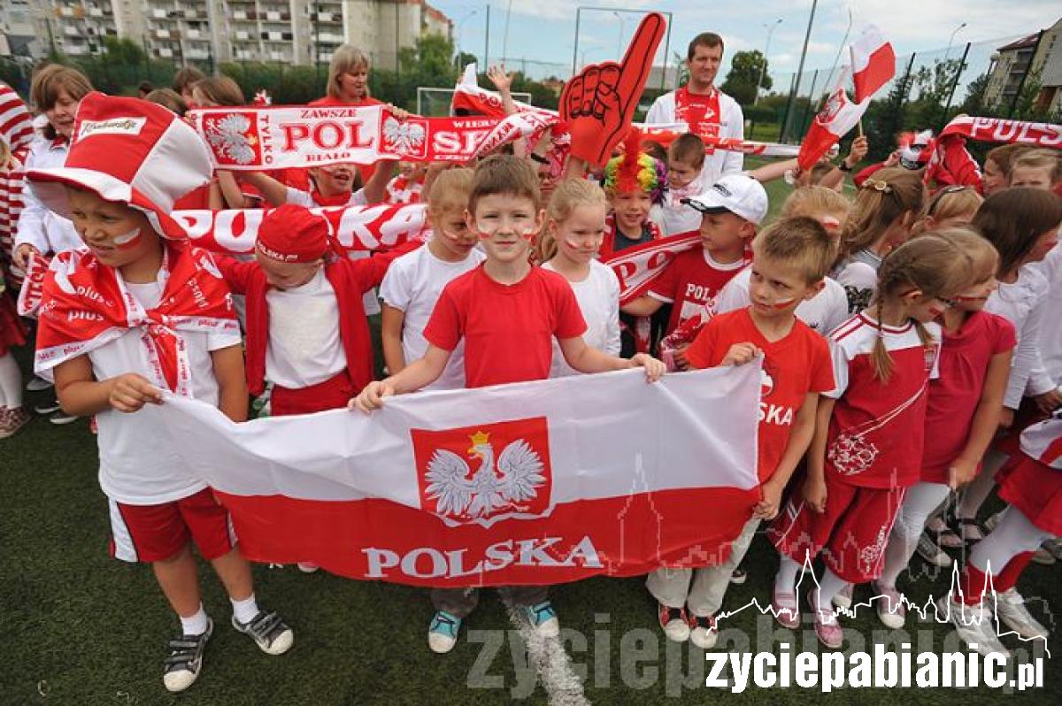 Dzieciaki pokazały jak się kibicuje