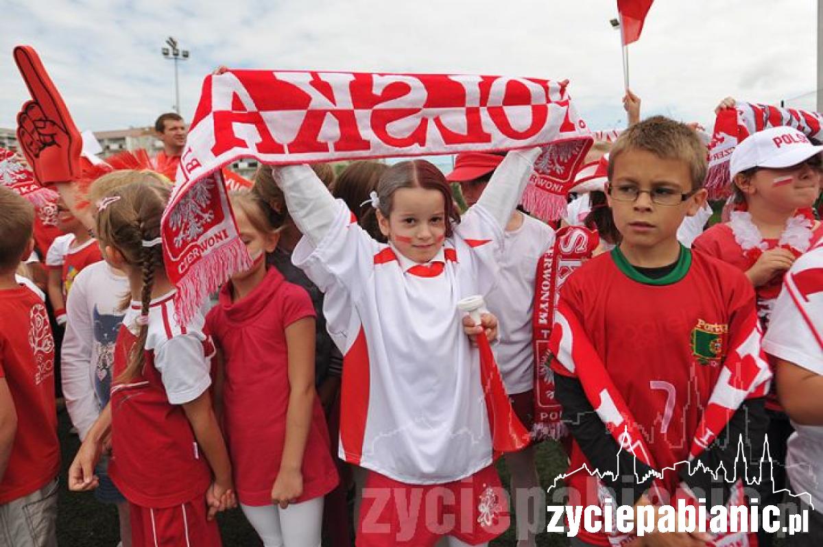 Dzieciaki pokazały jak się kibicuje