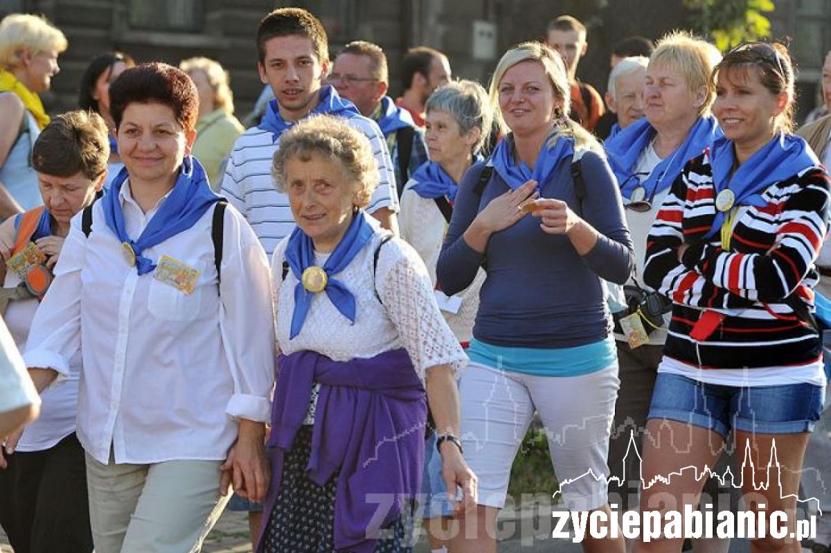 Pątnicy ruszyli z Pabianic