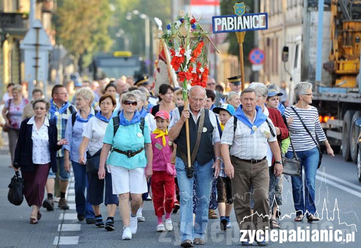 Pątnicy ruszyli z Pabianic