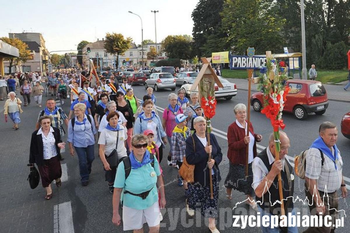 Pątnicy ruszyli z Pabianic