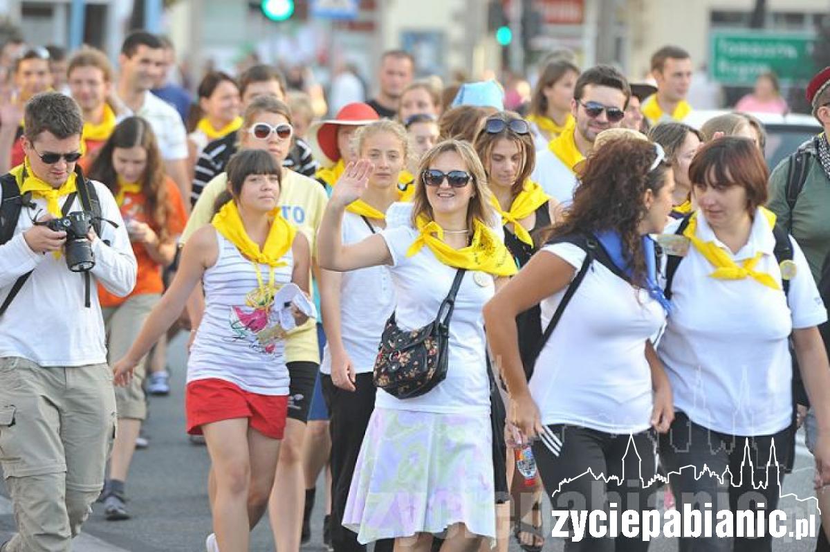 Pątnicy ruszyli z Pabianic