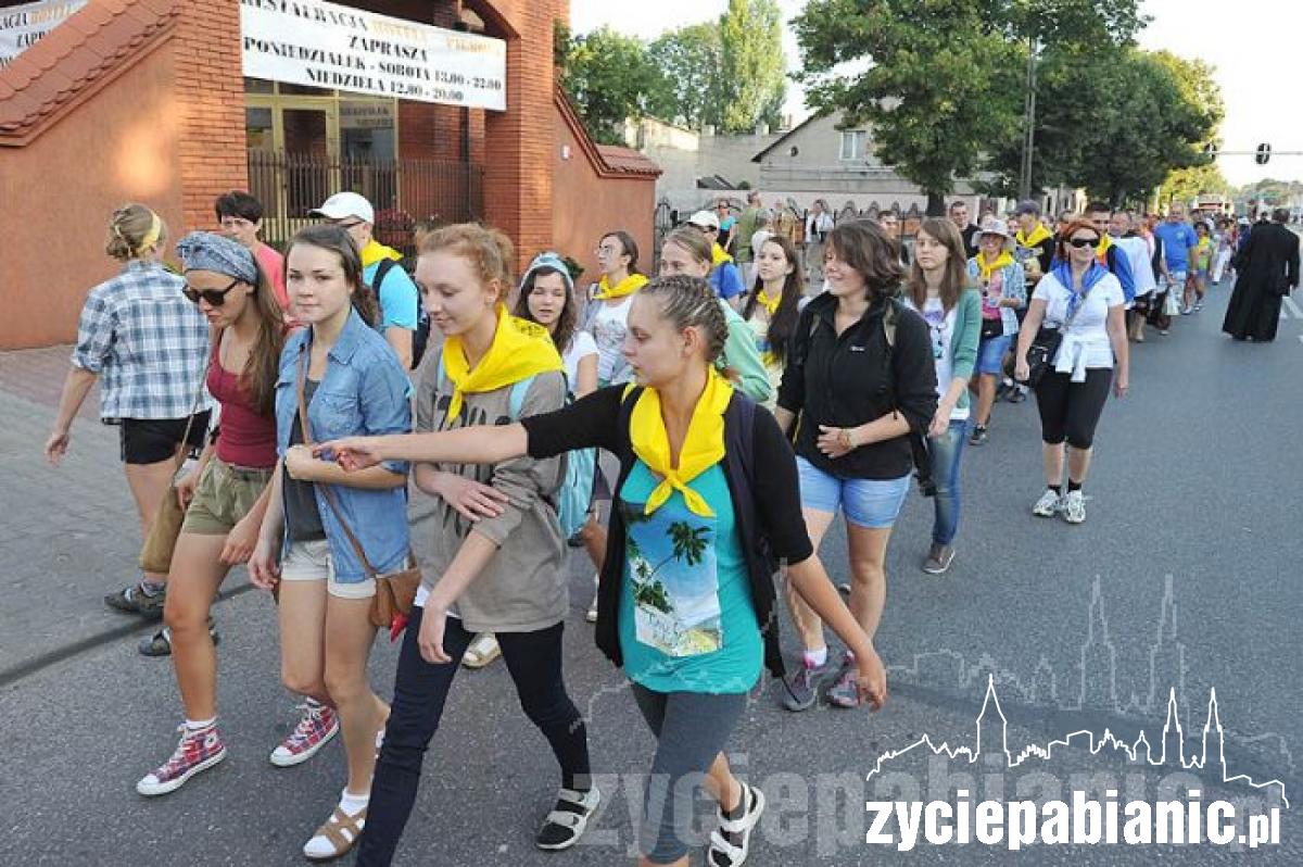 Pątnicy ruszyli z Pabianic