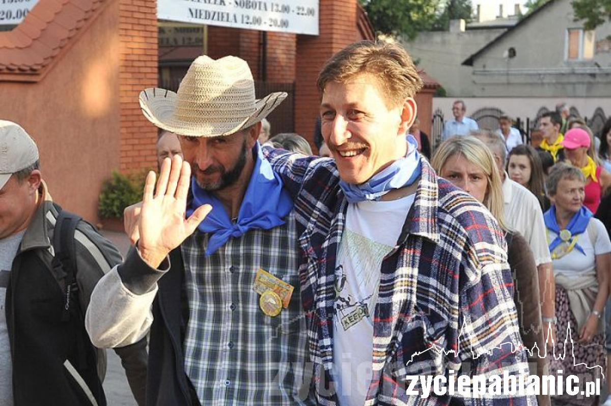 Pątnicy ruszyli z Pabianic
