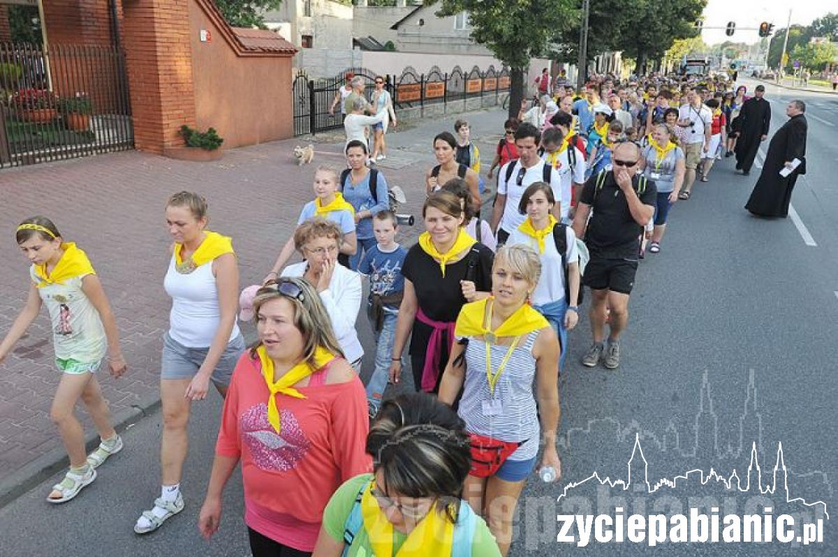 Pątnicy ruszyli z Pabianic