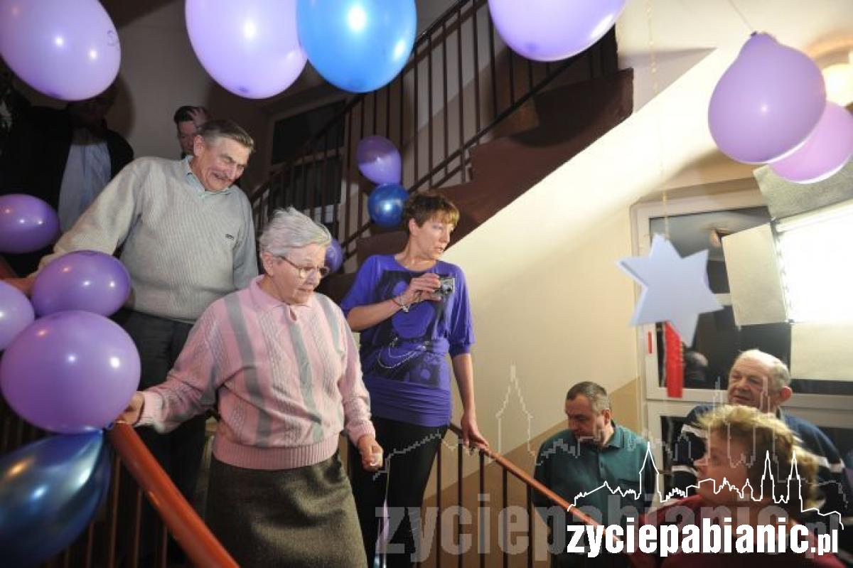 Świętowali na klatce schodowej