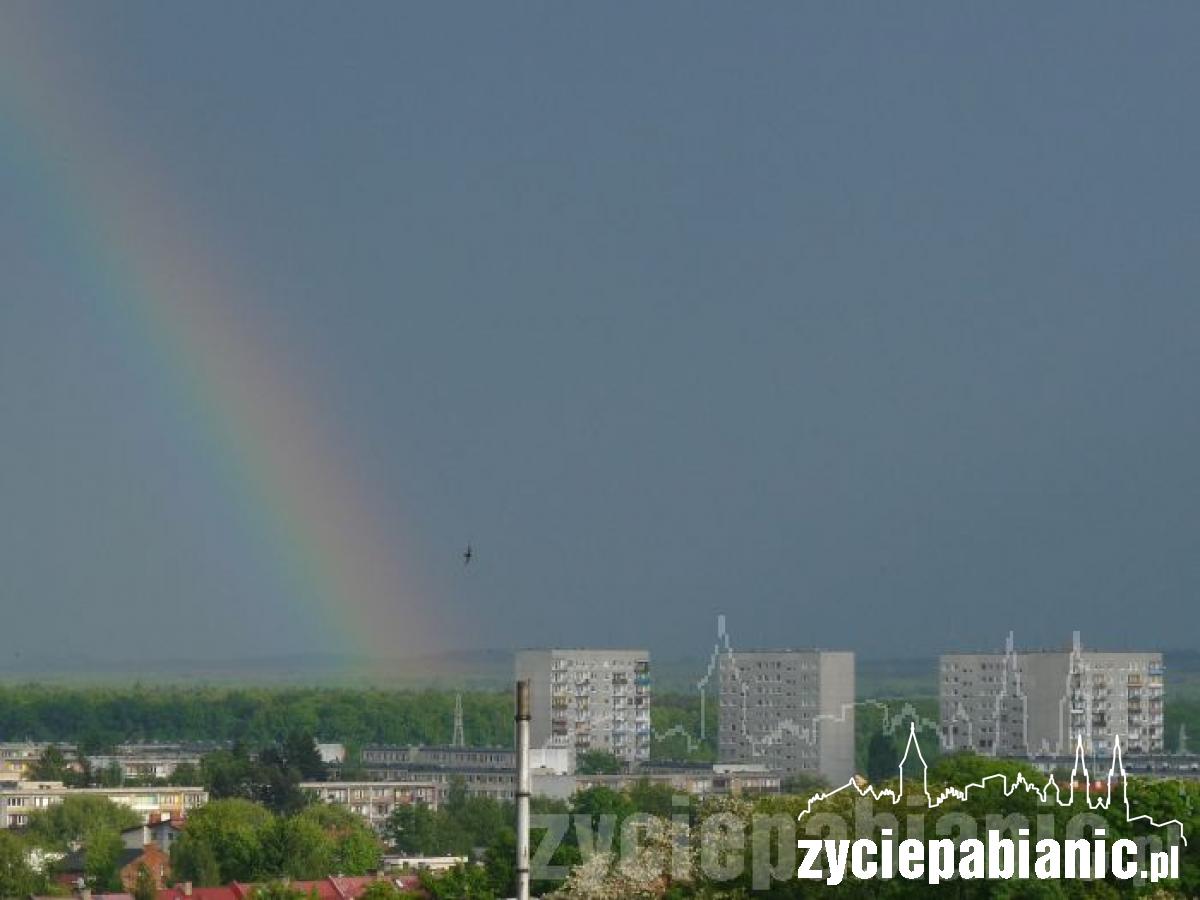 Tęcza nad miastem