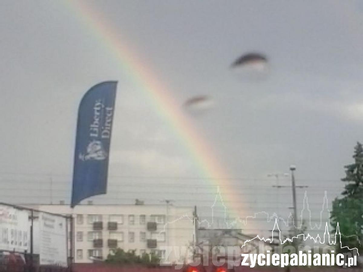 Tęcza nad miastem